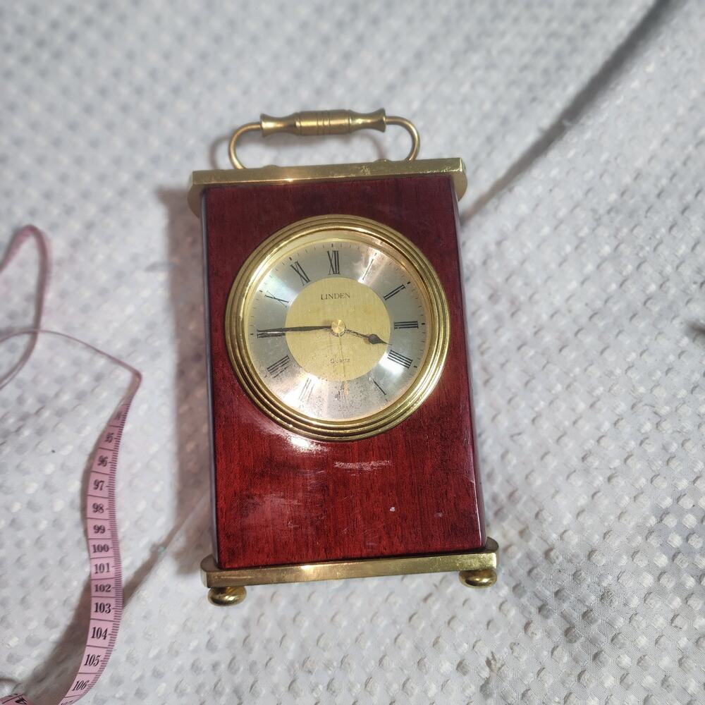 LINDEN EUC VINTAGE CHERRY STAIN BRASS MANTEL DESK CLOCK